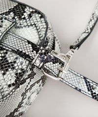 Bolsa-Pochete-Feminina-Pequena-Croco-Estampada-Animal-Print-Cinza-Claro-9483482-Cinza_Claro_6