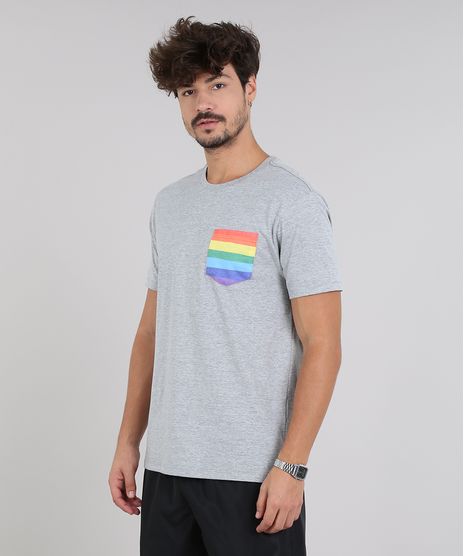 Camiseta-Masculina-Pride-com-Bolso-Estampado-Arco-Iris-Manga-Curta-Gola-Careca-Cinza-Mescla-Claro-9585821-Cinza_Mescla_Claro_1