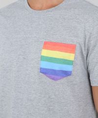 Camiseta-Masculina-Pride-com-Bolso-Estampado-Arco-Iris-Manga-Curta-Gola-Careca-Cinza-Mescla-Claro-9585821-Cinza_Mescla_Claro_4