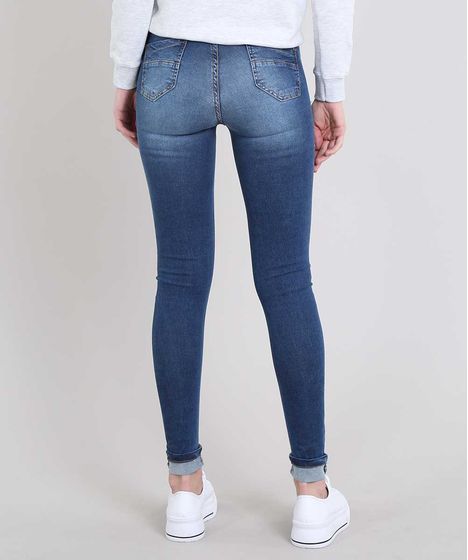 calça jeans cintura alta barra dobrada