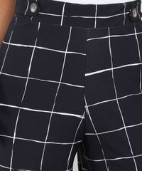 Calca-Feminina-Pantacourt-Estampada-Quadriculada-com-Martingale-e-Botao-Preta-9569393-Preto_4