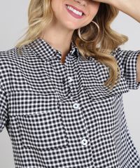 Camisa-Feminina-Estampada-Xadrez-Vichy-com-Bolso-e-Botoes-Manga-Curta-Preta-9600346-Preto_4