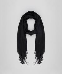Cachecol-Feminino-com-Vazados-e-Franjas-Preto-8754621-Preto_2