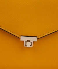 Bolsa-Feminina-Transversal-com-Corrente-Amarela-9227656-Amarelo_5 Bolsa-Feminina-Transversal-com-Corrente-Amarela-9227656-Amarelo_5