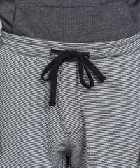 Bermuda-Masculina-Relaxed-em-Moletom-Listrada-com-Recorte-Preta-8728025-Preto_2