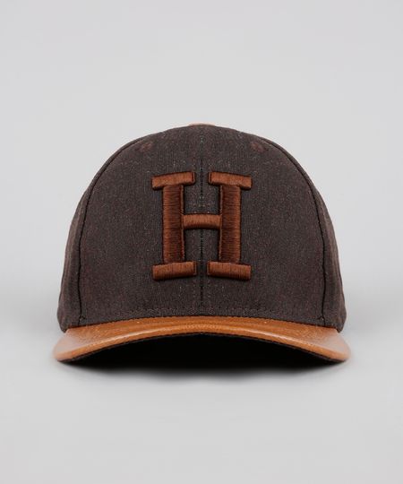Bone-Masculino-Aba-Curva--H--com-Bordado-Marrom-8684267-Marrom_1