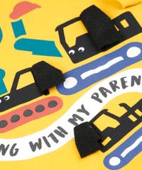 Camiseta-Infantil-com-Estampa-Interativa-de-Carros-Manga-Longa-Mostarda-9530790-Mostarda_4