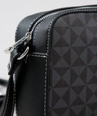Bolsa-Feminina-Transversal-Pequena-Estampada-Geometrica-Preta-9360379-Preto_5