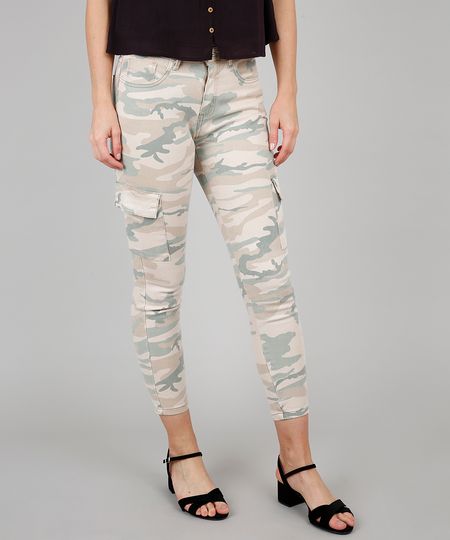 Calca-de-Sarja-Feminina-Skinny-Cargo-Estampada-Camuflada-Bege-9628057-Bege_1