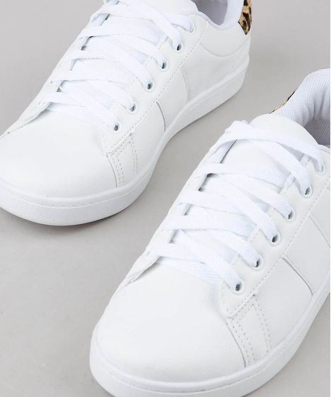 tenis branco com oncinha