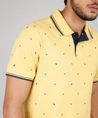 Polo-Masculina-Comfort-Estampada-Mini-Print-em-Piquet-Manga-Curta-Amarela-9602988-Amarelo_4