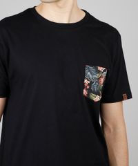 Camiseta-Masculina-com-Bolso-Estampado-Tropical-Manga-Curta-Gola-Careca-Preta-9636214-Preto_4