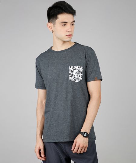 Camiseta-Masculina-com-Bolso-Estampado-Tropical-Manga-Curta-Gola-Careca-Cinza-Mescla-Escuro-9619153-Cinza_Mescla_Escuro_1