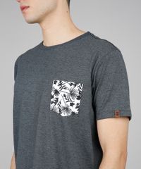 Camiseta-Masculina-com-Bolso-Estampado-Tropical-Manga-Curta-Gola-Careca-Cinza-Mescla-Escuro-9619153-Cinza_Mescla_Escuro_4
