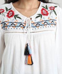 Blusa-Feminina-com-Bordado-e-Tassel-Manga-Longa-Decote-Redondo-Off-White-9535743-Off_White_4