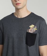 Camiseta-Masculina-Scooby-Doo-com-Bolso-Manga-Curta-Gola-Careca-Cinza-Mescla-Escuro-9687492-Cinza_Mescla_Escuro_4