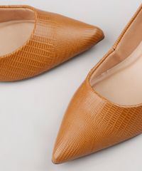 Scarpin-Feminino-Via-Uno-com-Textura-Bico-Fino-Caramelo-9661669-Caramelo_5