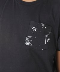 Camiseta-com-Bolso-Estampado-Preto-8573506-Preto_4
