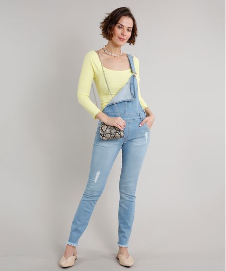 Macacao-Jeans-Feminino-Skinny-com-Bolsos-e-Puidos-Azul-Claro-9670247-Azul_Claro_1