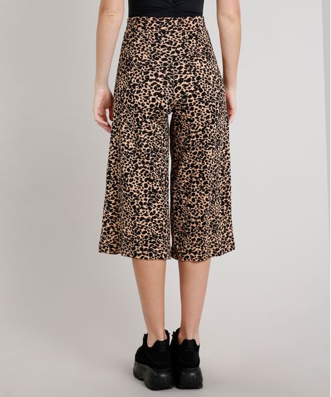 calça pantacourt animal print