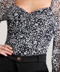 Blusa-Feminina-Estampada-Floral-em-Tule-Manga-3-4-Decote-Coracao-Preta-9696022-Preto_4