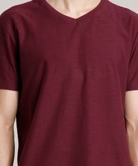 Camiseta-Masculina-Basica-Manga-Curta-Gola-V-Vinho-9653007-Vinho_4