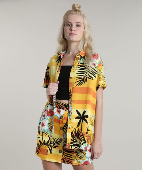 Camisa-Feminina-Estampada-Tropical-com-Fenda-Manga-Curta-Amarela-9632916-Amarelo_1