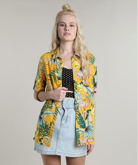 Camisa-Feminina-Estampada-Tropical-com-Fenda-Manga-Curta-Amarela-9644889-Amarelo_1