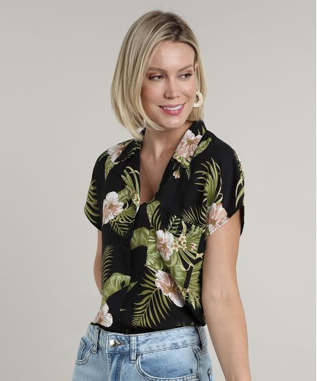 Camisa-Feminina-Estampada-Floral-Tropical-com-Bolso-Manga-Curta-Preta-9706658-Preto_1