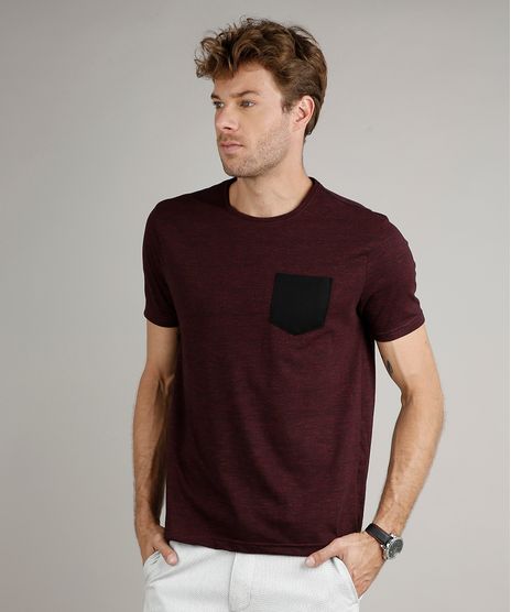 Camiseta-Masculina-Basica-Comfort-Fit-com-Bolso-Manga-Curta-Gola-Careca-Vinho-9656279-Vinho_1