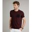 Camiseta-Masculina-Basica-Comfort-Fit-com-Bolso-Manga-Curta-Gola-Careca-Vinho-9656279-Vinho_1
