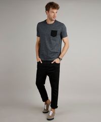Camiseta-Masculina-Basica-Comfort-Fit-com-Bolso-Manga-Curta-Gola-Careca-Cinza-Mescla-Escuro-9656279-Cinza_Mescla_Escuro_3