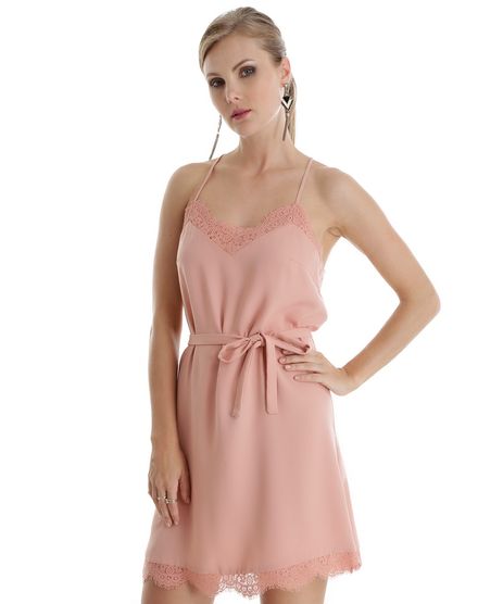 vestido de renda rosa claro