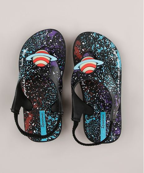 Chinelo-Infantil-Ipanema-Planetas-Brilha-no-Escuro-Preto-9741045-Preto_1