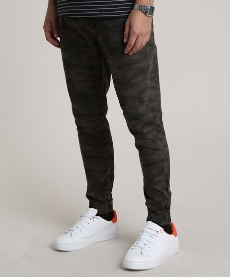 calça jogger camuflada c&a