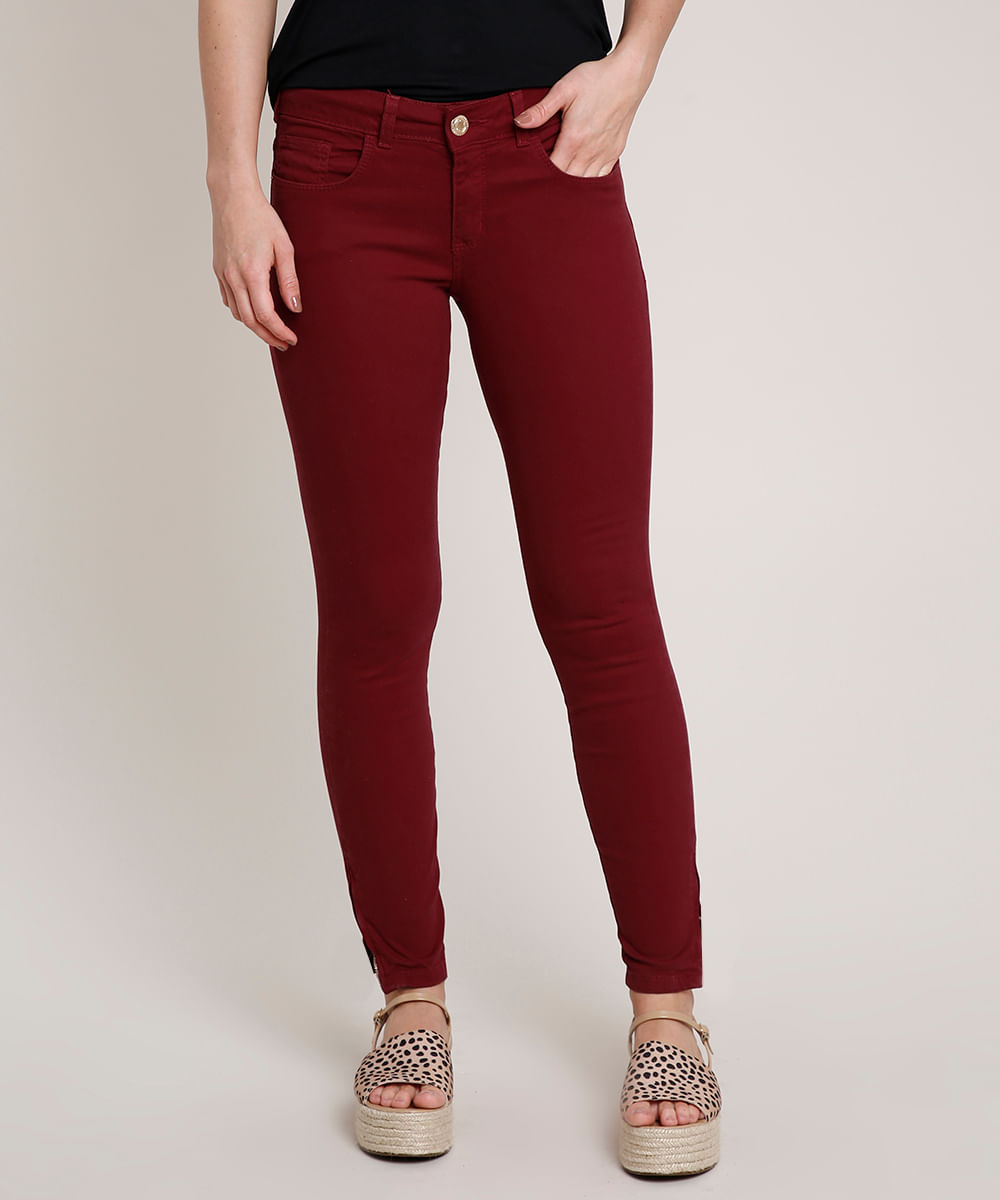 Calça de Sarja Feminina Skinny com Zíper na Barra Vinho