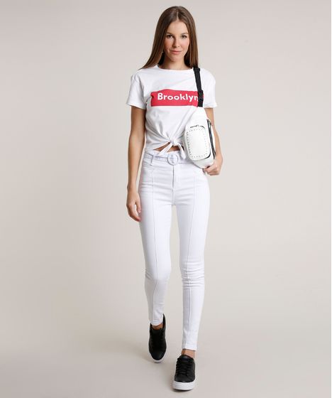 calça branca com cinto