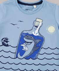 Camiseta-Infantil-com-Estampa-Interativa-de-Tubarao-na-Garrafa-Manga-Curta-Azul-9731955-Azul_4