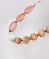 Colar-Feminino-com-Pingentes-de-Acrilico-Dourado-9662002-Dourado_3