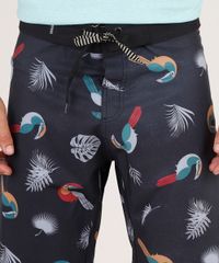 Bermuda-Surf-Masculina-Estampada-de-Tucanos-e-Folhagens-Preta-9754290-Preto_2