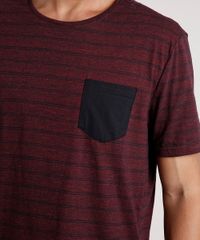 Camiseta-Masculina-Basica-Listrada-com-Bolso-Manga-Curta-Gola-Careca-Vinho-9555301-Vinho_4
