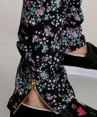 Calca-Estampada-Floral-Preta-8561331-Preto_4