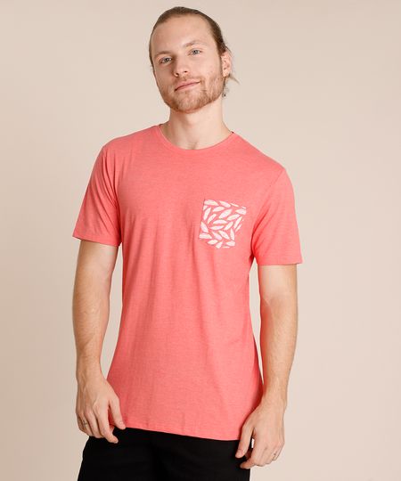 Camiseta-Masculina-com-Bolso-Estampado-de-Penas-Manga-Curta-Gola-Careca-Coral-9738299-Coral_1