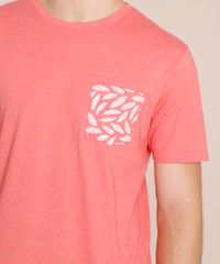 Camiseta-Masculina-com-Bolso-Estampado-de-Penas-Manga-Curta-Gola-Careca-Coral-9738299-Coral_4