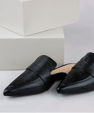 Mule-Feminino-Via-Uno-Bico-Fino-Texturizado-Cobra-em-Verniz-Preto-9840230-Preto_1