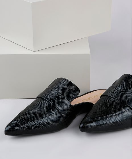 Mule-Feminino-Via-Uno-Bico-Fino-Texturizado-Cobra-em-Verniz-Preto-9840230-Preto_1