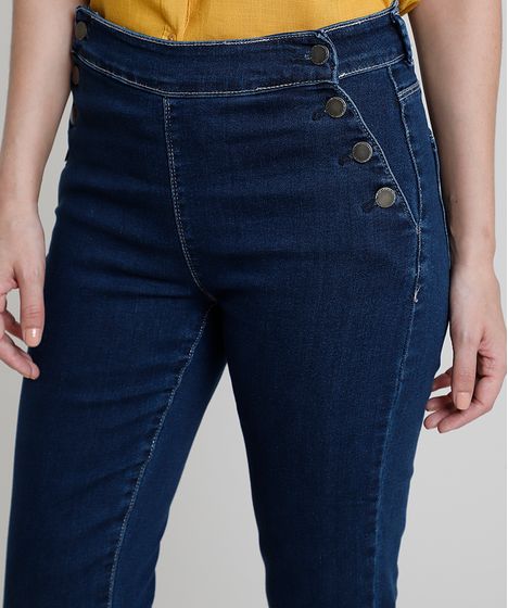 calça jeans cintura alta com botoes