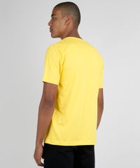Camiseta-Masculina-Charlie-Brown-com-Bolso-Manga-Curta-Gola-Careca-Amarelo-9824370-Amarelo_2