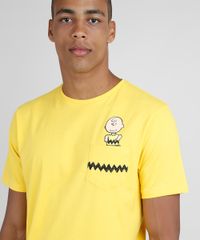 Camiseta-Masculina-Charlie-Brown-com-Bolso-Manga-Curta-Gola-Careca-Amarelo-9824370-Amarelo_4