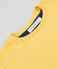 Camiseta-Infantil-com-Bolso-Estampado-de-Flecha-Manga-Curta-Mostarda-9865989-Mostarda_5